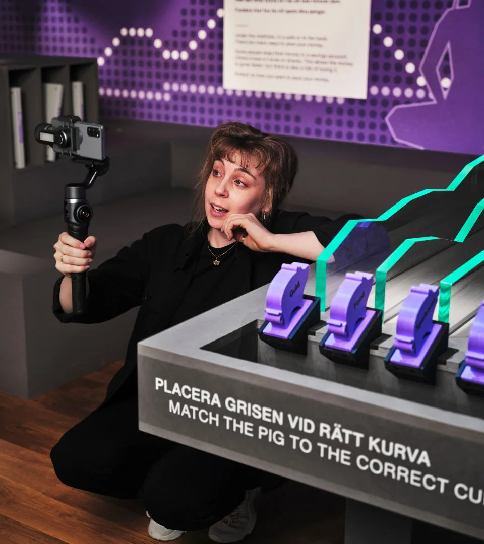 Pedagog håller en digital visning
